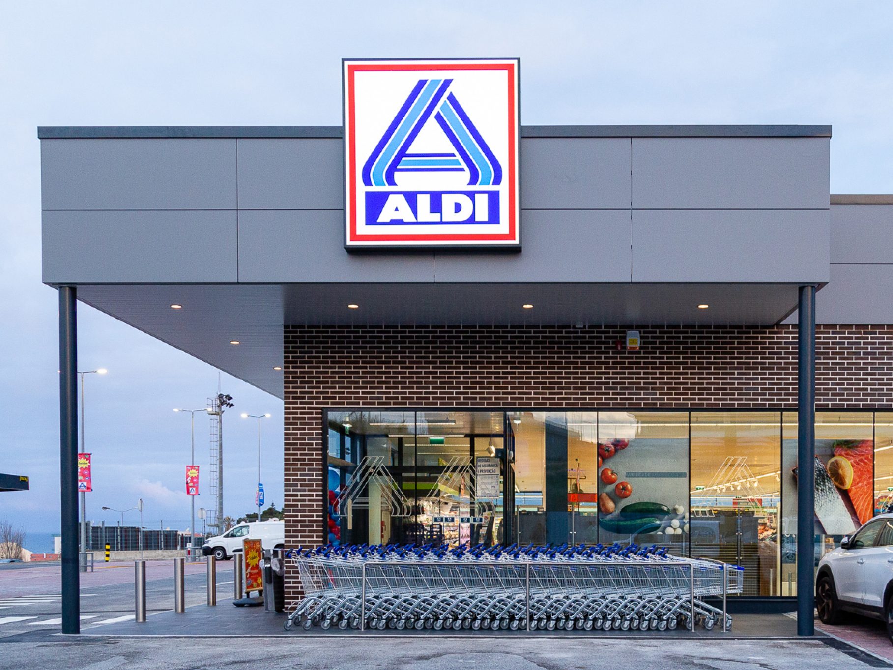 Unlocking Job Opportunities at Aldi: Discover the Secrets to Stand Out in the Hiring Process!